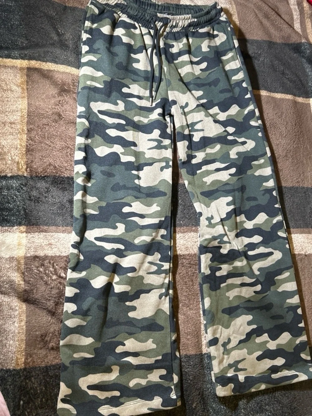 Old Navy Green and Black Camo Kids Joggers